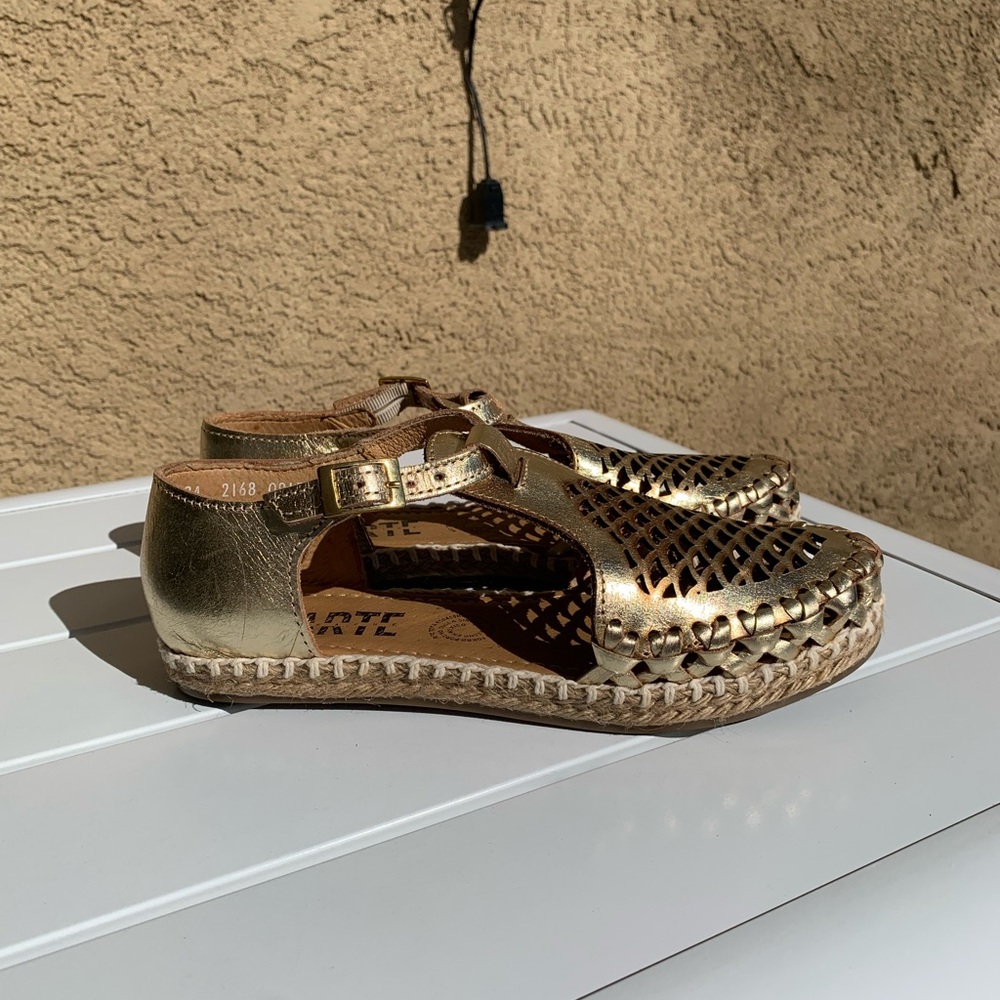 D’Arte Huarache metallic gold perforated espadrilles shoes size 24, US size 7